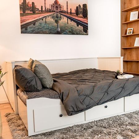 Central Athena Studio - Inima Pietei Unirii - By Openhouse Apartments Тимишоара Экстерьер фото